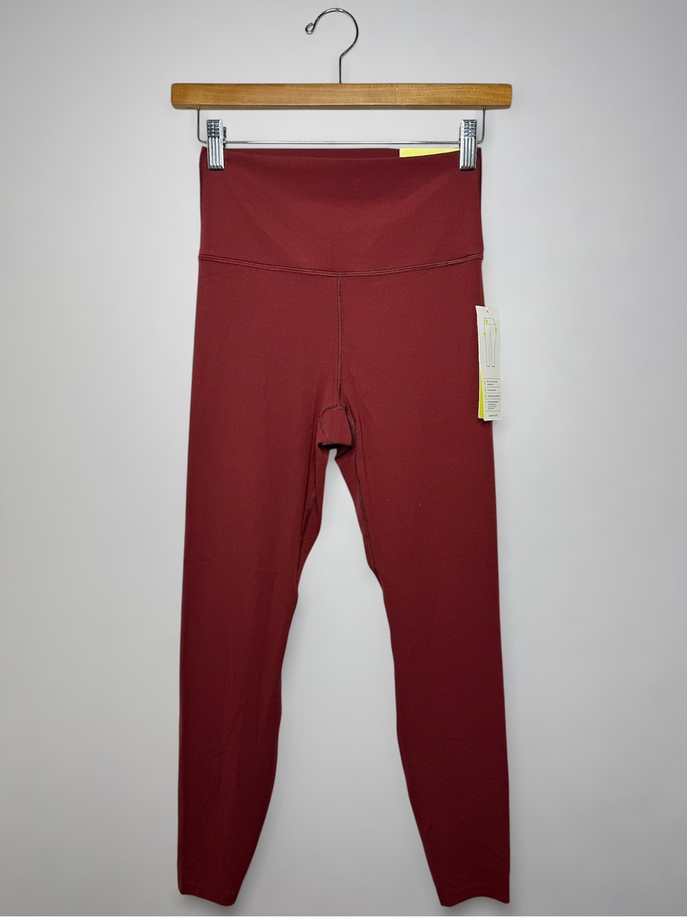 New All In Motion Ultra High Rise 7/8th length Everyday Soft Leggings Maroon Sm